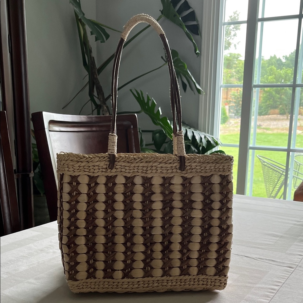 Chic Woven Tote Bag - Tan and Cream - Picture 2 of 8